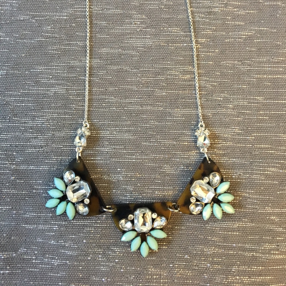 🟢 Statement Necklace